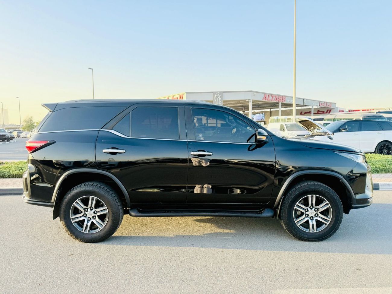تويوتا فورتونر diesel 2.8 liter ,Right hand drive 2017 Model ,only for export available