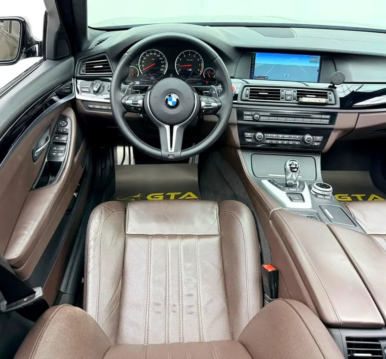 بي أم دبليو M5 ستاندارد Stage 2 Tuned, Carbon Fiber Exterior, Fully Loaded, Excellent Condition, GCC