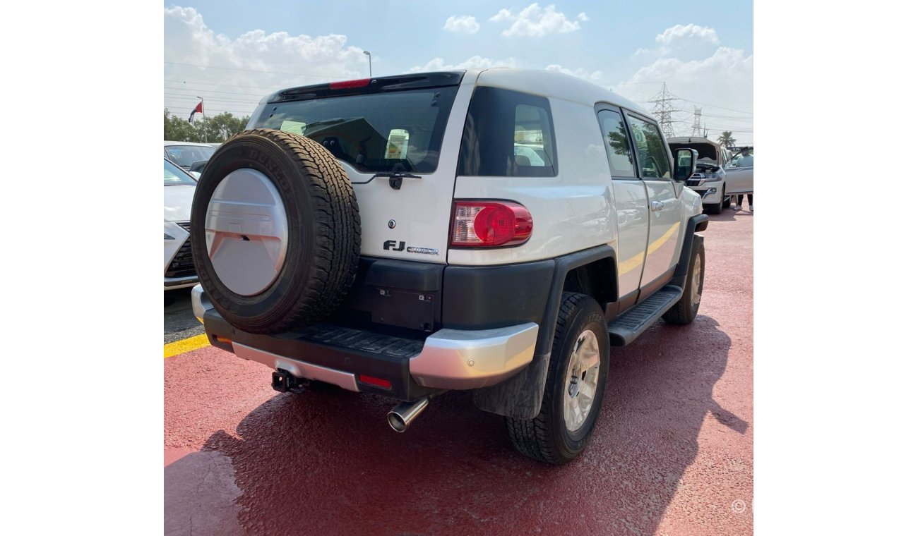 Toyota FJ Cruiser TOYOTA FJ CRUISER 4.0L AWD MODEL 2021 WHITE COLOR