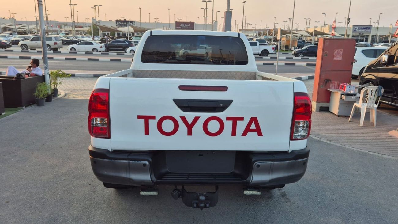 تويوتا هيلوكس S GLX 2.8L 4WD M/T Toyota Hilux 2022 V4 2.8L diesel manual clean car without accident without paint