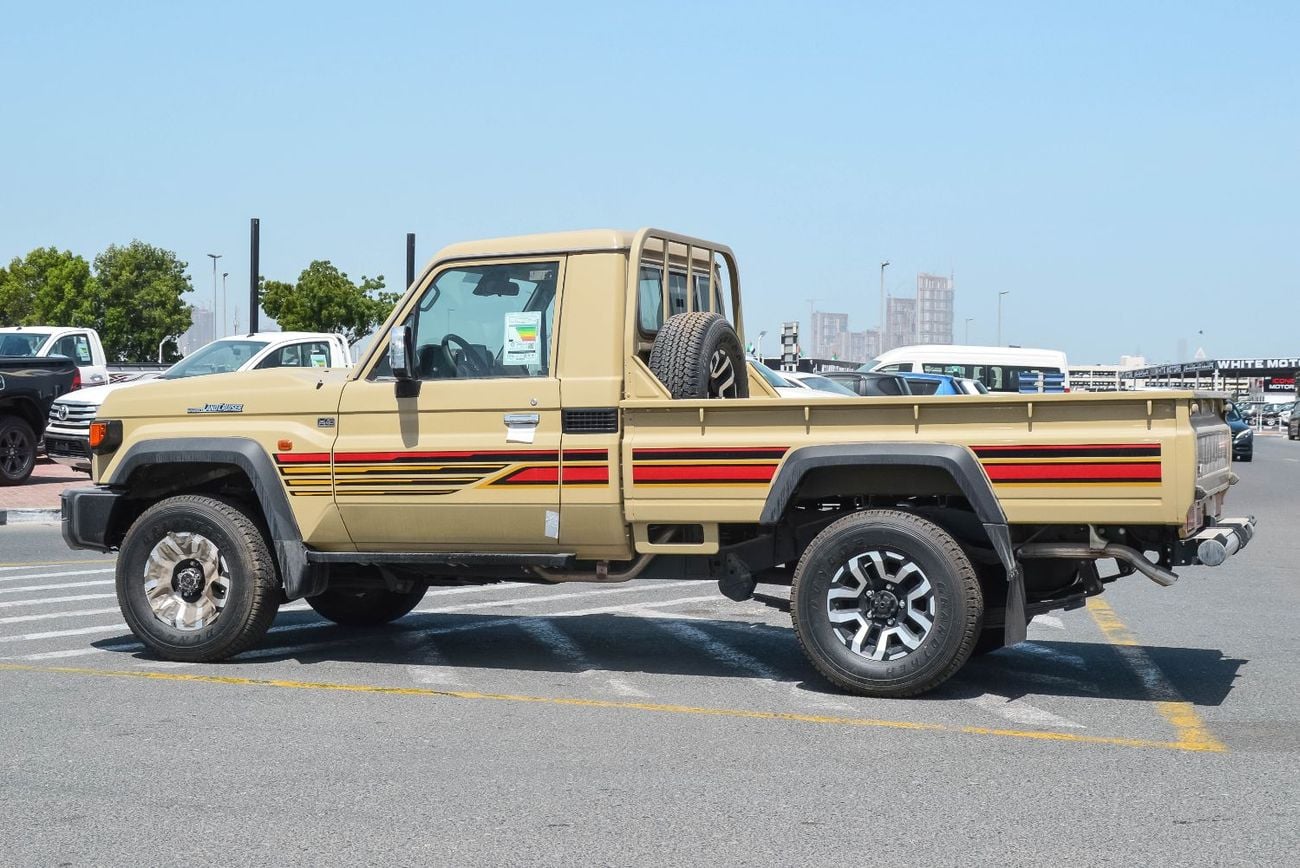 تويوتا لاند كروزر بيك آب TOYOTA LAND CURISER 79 4.0L 4WD PETROL SC PICKUP 2025