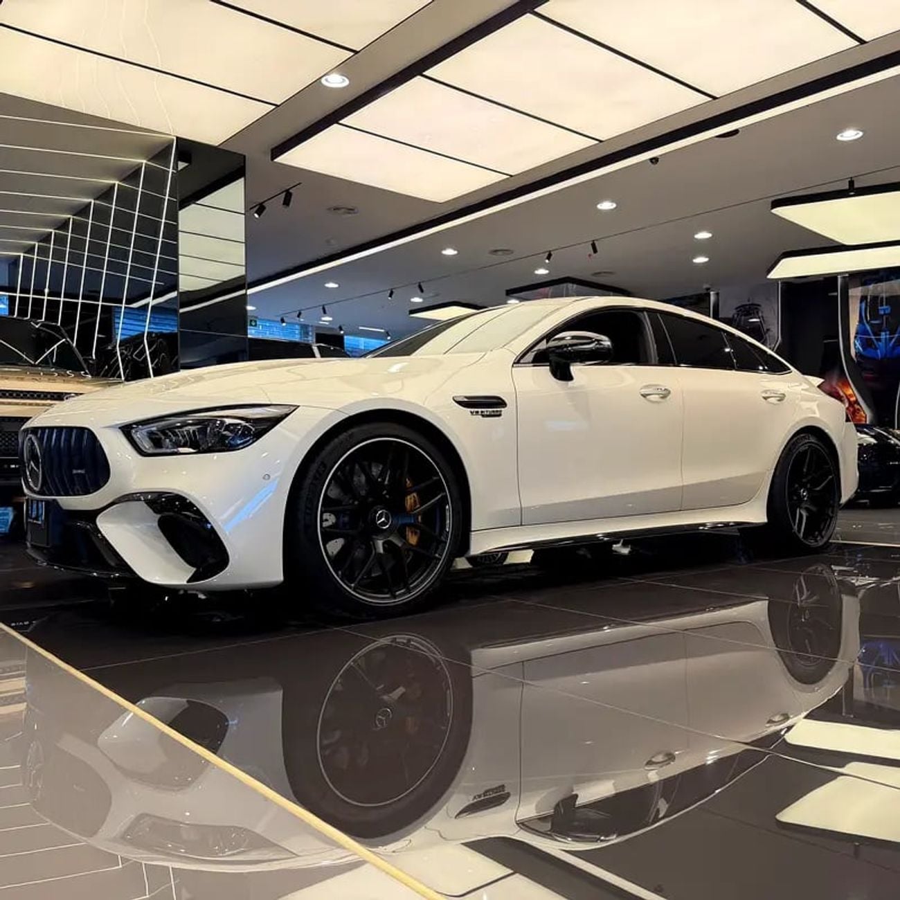 مرسيدس بنز GT 63 S GT S E PERFORMANCE