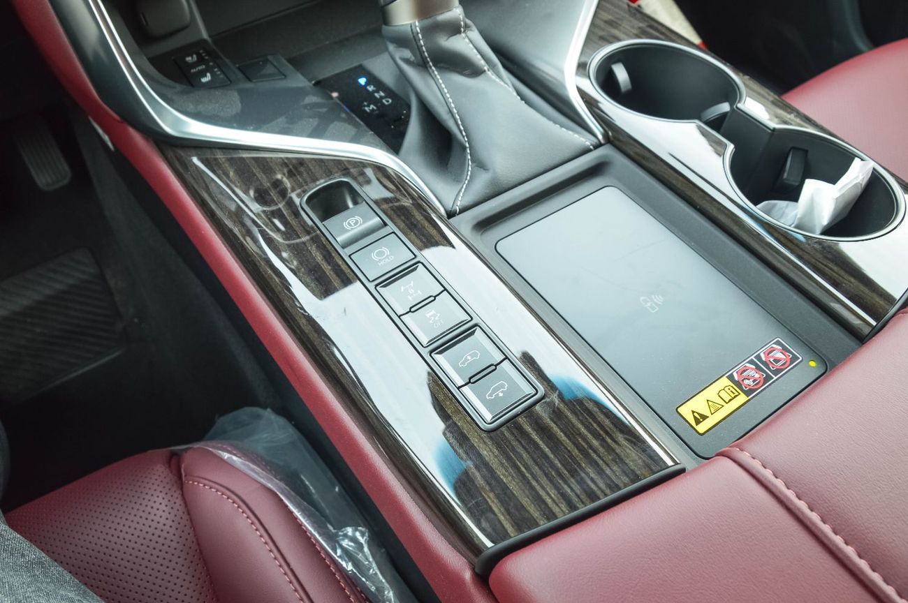 Lexus LX 600 Signature 3.5L ( CYL) LEXUS LX600 3.5L 4WD PETROL SUV 2025