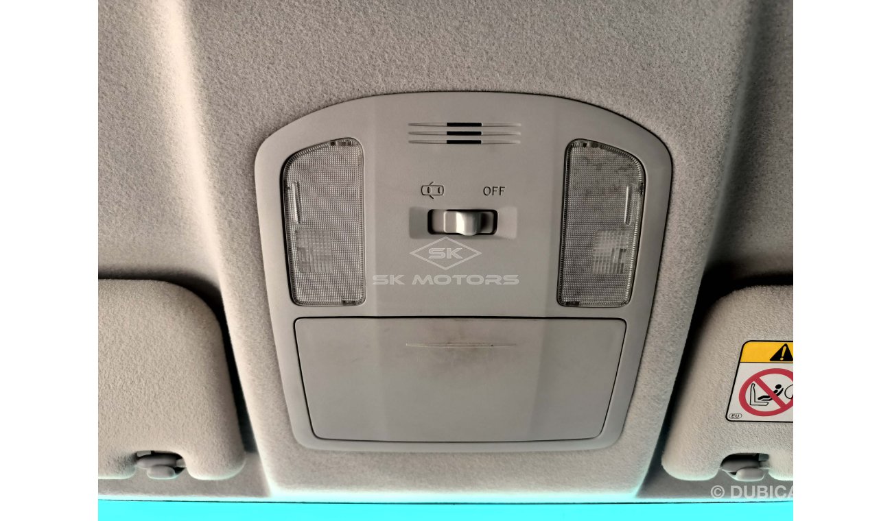 تويوتا هيلوكس 2.7L, 17" Rims, Xenon Headlights, Fabric Seat, Cool Box, ECO/PWR Mode, Front & Rear A/C (LOT # 7497)
