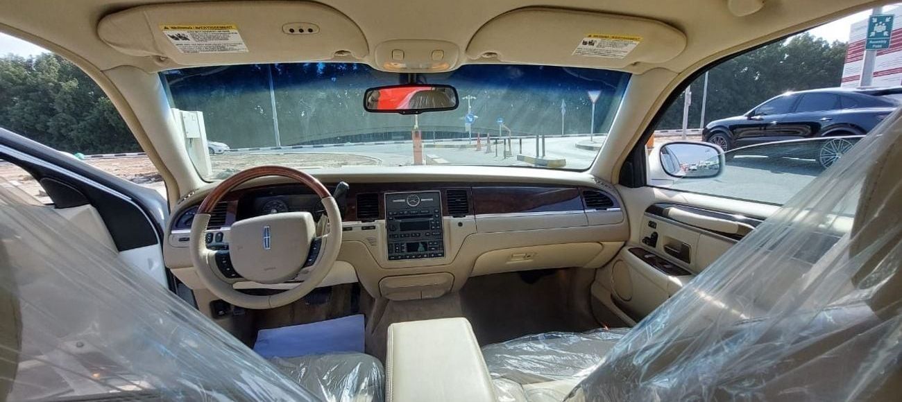 لينكولن تاون كار very clean car