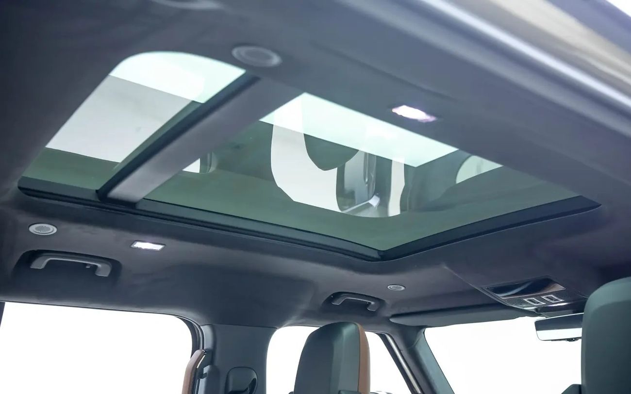 لاند روفر ديفندر 110 OCTA