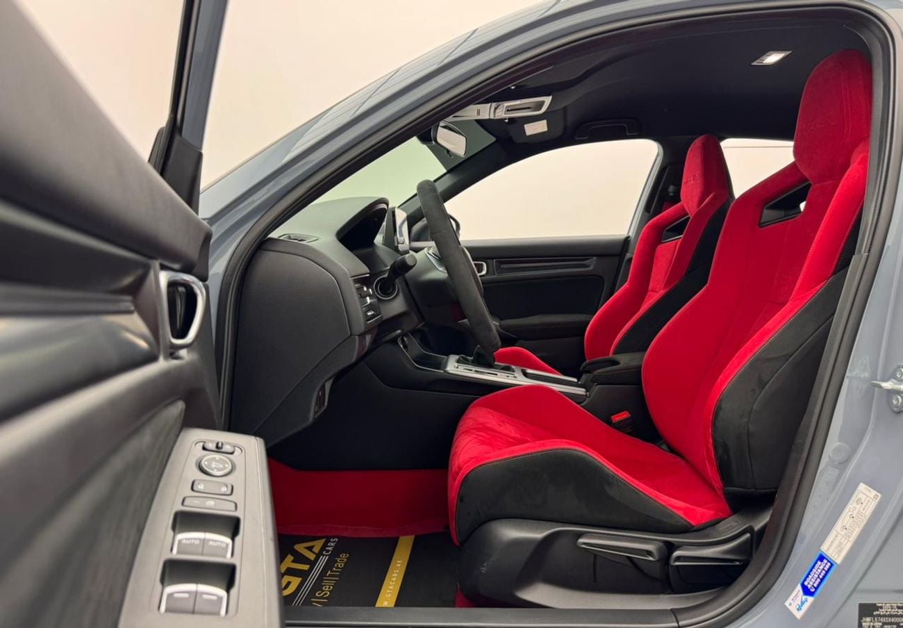 Honda Civic Type R 2.0L MT 2025 Honda Civic Type R, 2030 Honda Warranty and Service Pack, Excellent Condition, GCC
