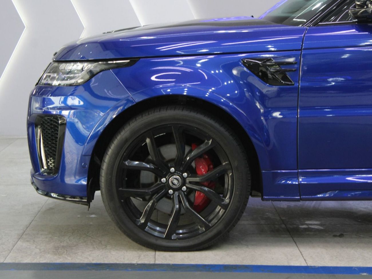 Land Rover Range Rover Sport SVR 5.0L (550 HP)