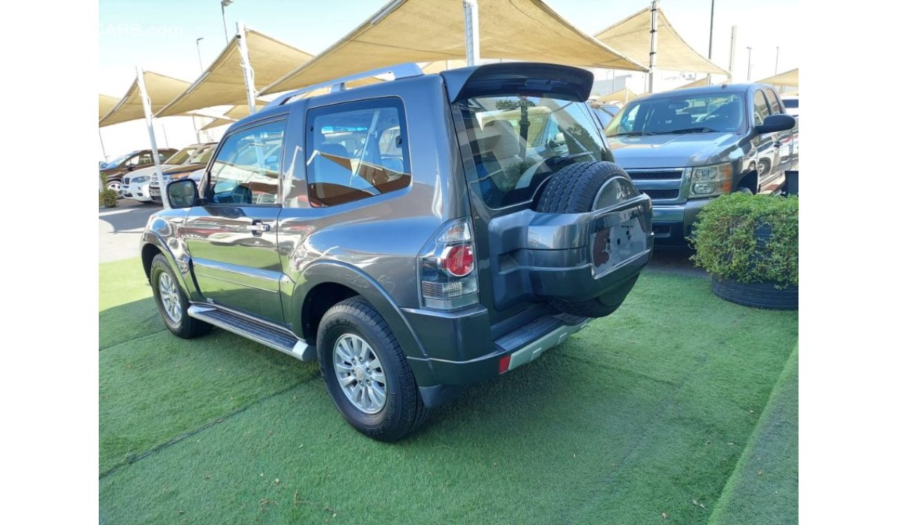 Mitsubishi Pajero Mitsubishi Bajero Model 2011 GCC COUPE coulour GREY  very good condition1