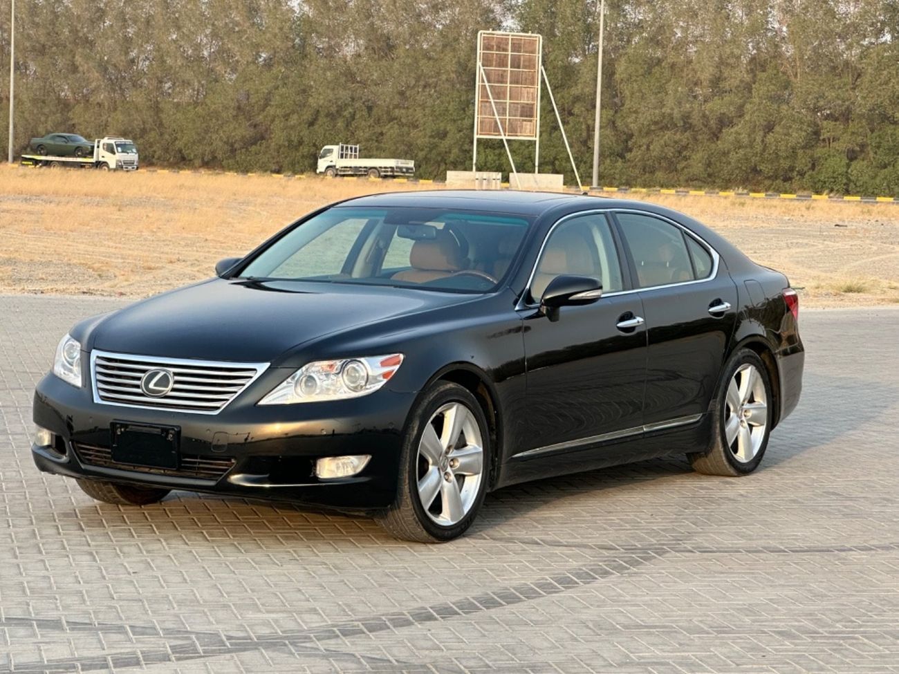 لكزس LS 460 موديل 2011 حاله ممتازه من الداخل والخارج فل مواصفات فتحهوتحكم كهربي كامل