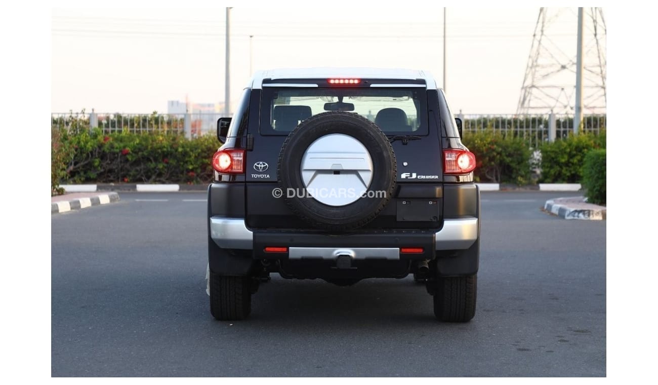 تويوتا إف جي كروزر تويوتا إف جي كروزر 2023 4.0 فل أوبشن - أسود من الداخل رمادي | تصدير فقط