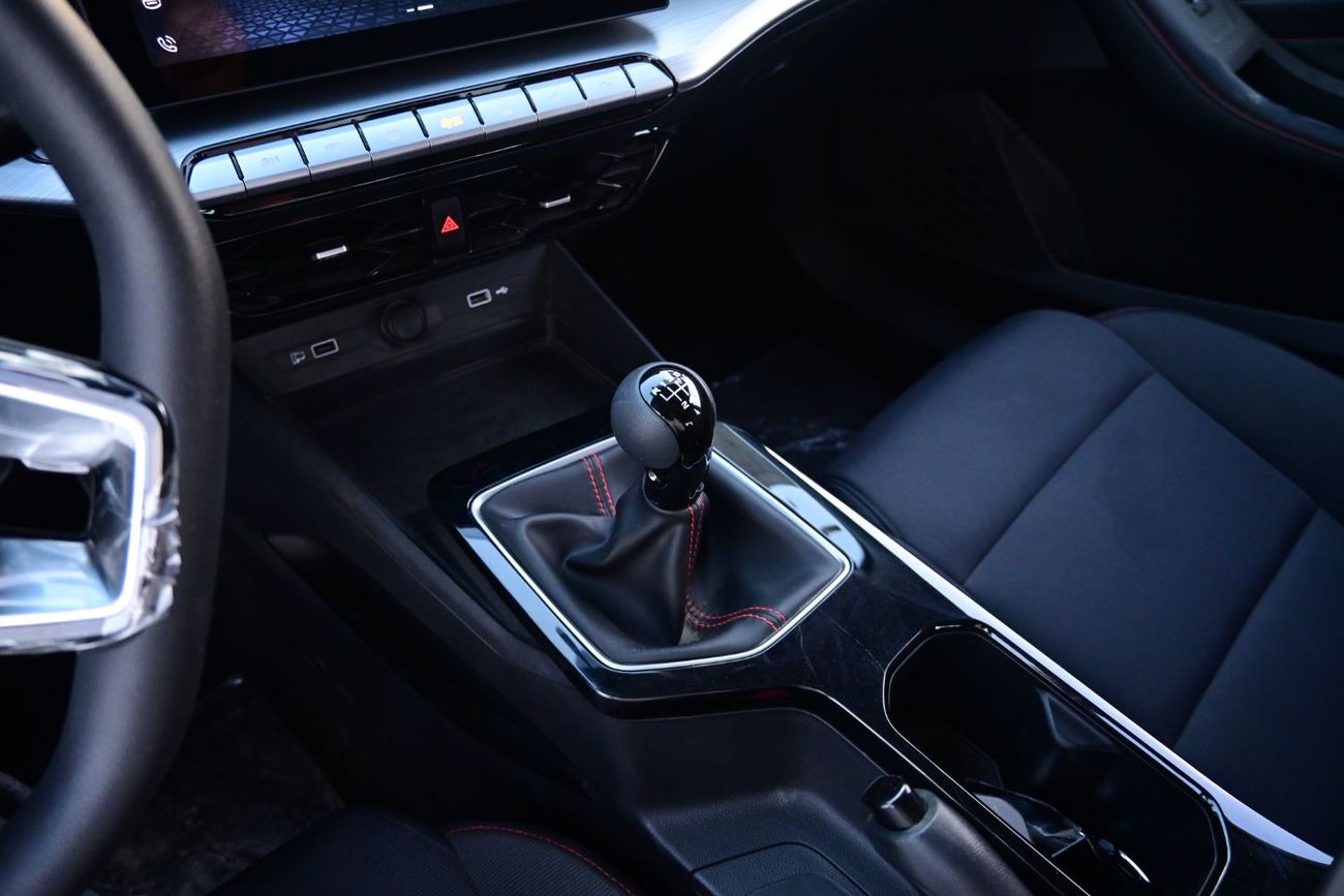 MG 5 MG5 1.5L, Manual Petrol, Model 2025 Color White