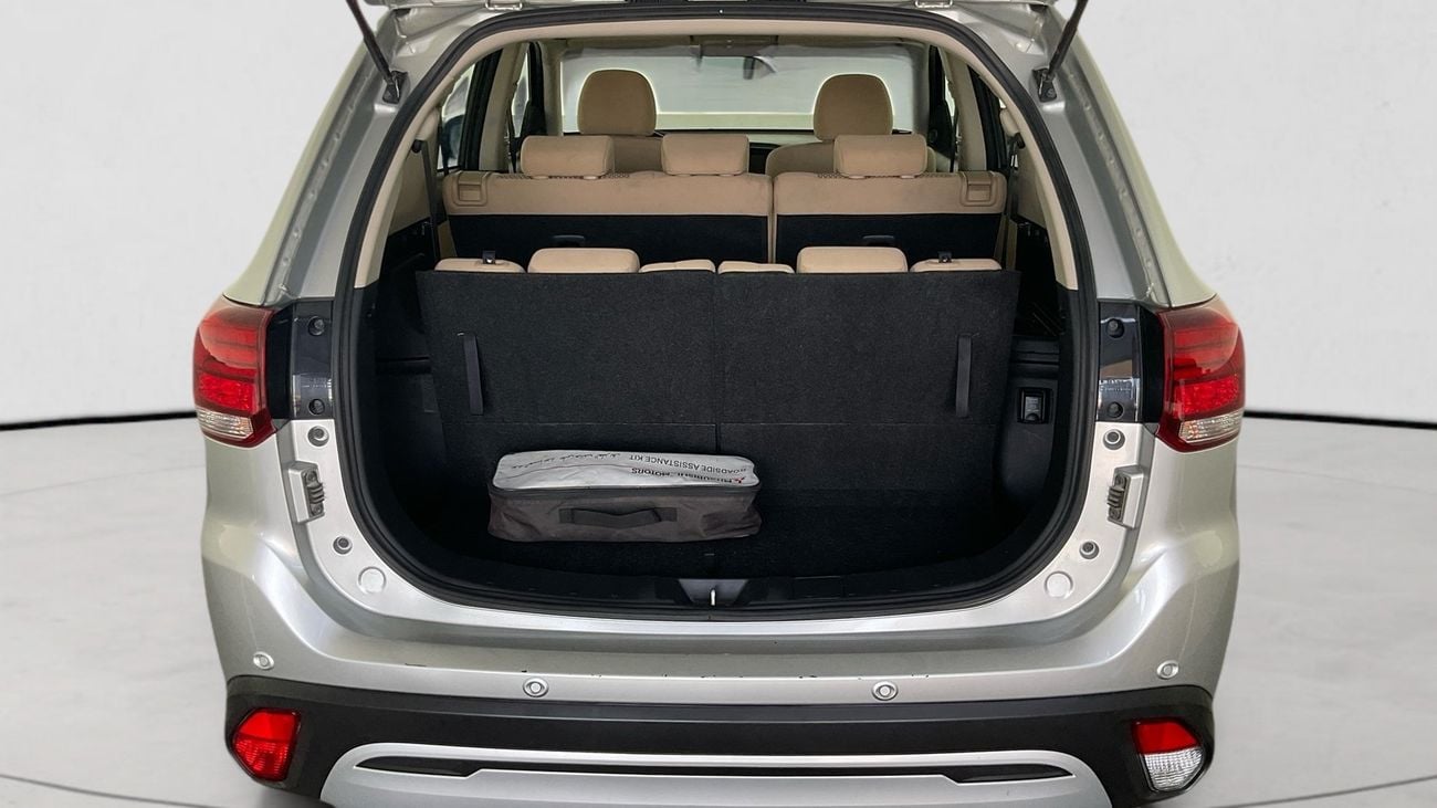 ميتسوبيشي آوتلاندر 2.4 GLX ABS 7SEAT BASIC | شامل الضمان | 0 ﺪﻔﻋﺓ ﺃﻮﻟﻯ