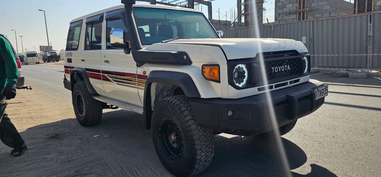 تويوتا لاند كروزر 70 LX-Hardtop-RHD-4.5L-Diesel-1VD-V8 Cylinder-Manual-7 Seats-5 Doors