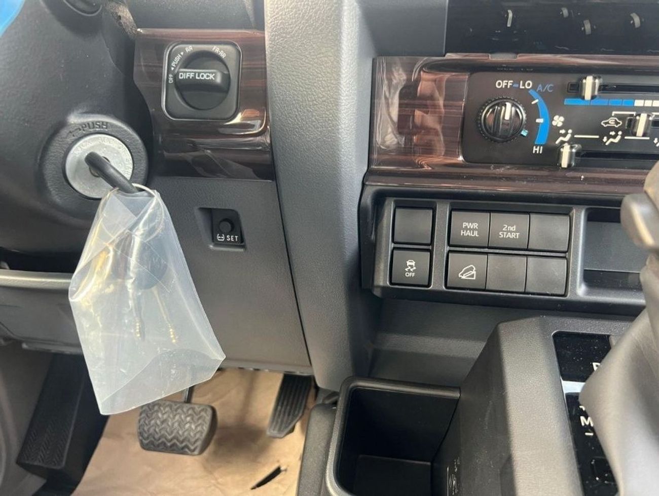 Toyota Land Cruiser Pick Up EXPORT ONLY - LC79 Double cabin Full option- 4.0 Automatic