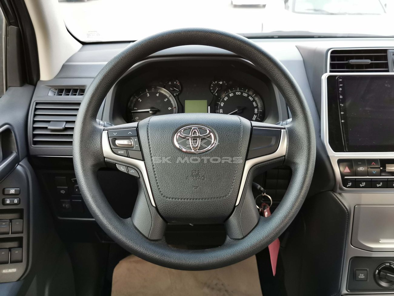 Toyota Prado 2.7L, 17" Rims, Sunroof, Rear Camera, Front Power Seats, Leather Seats, Rear A/C (CODE # PVXR03)