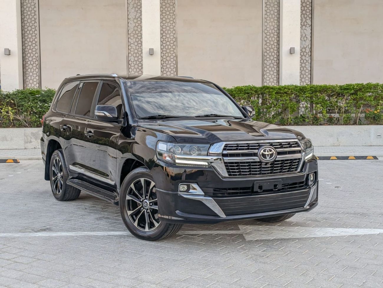 Toyota Land Cruiser GXR2 4.5L GXR-4.5L-1VD-8 Cylinders-LHD-Diesel-4WD-Automatic-8 Seats-5 Doors
