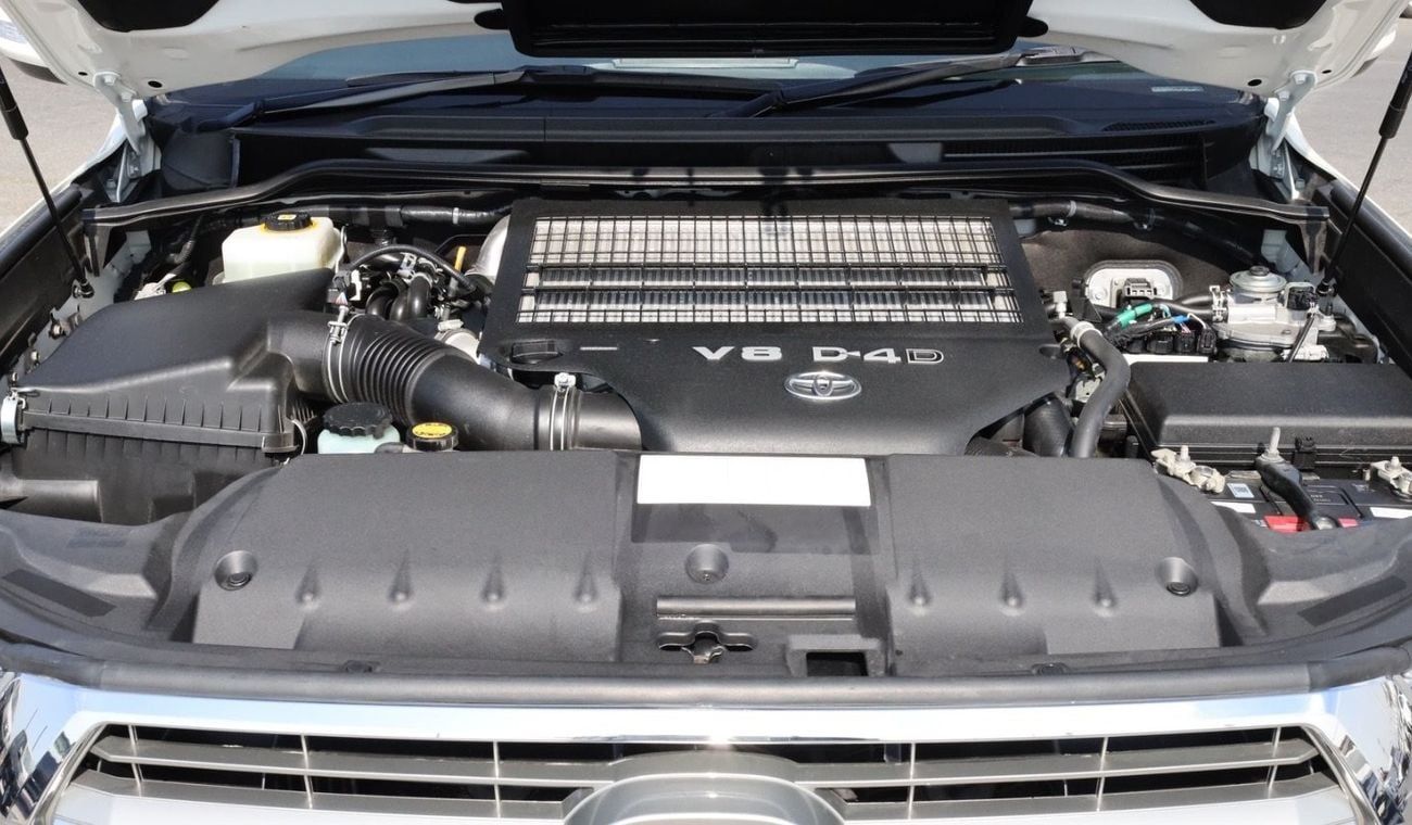 تويوتا لاند كروزر Sahara 2020 RHD Diesel V8 Full Option Top Of The Range