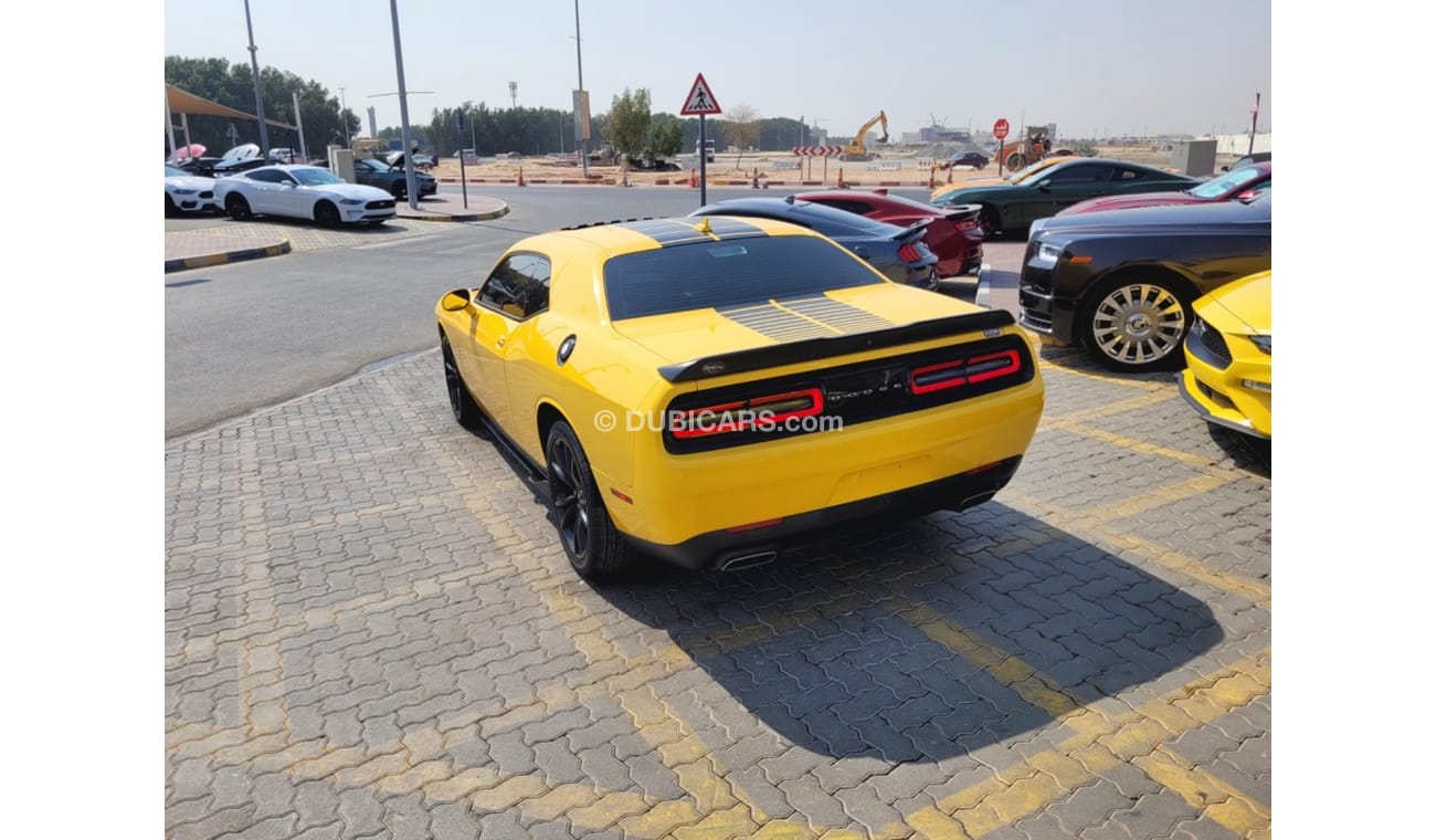 Used Dodge Challenger For sale 2018 for sale in Dubai 697228