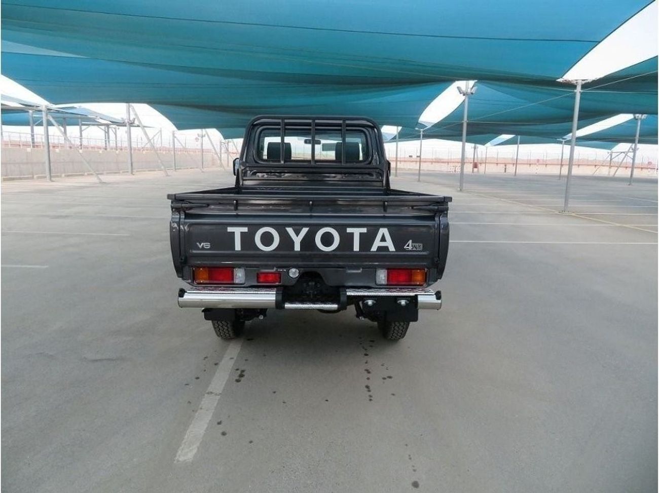 تويوتا لاند كروزر بيك آب 79 V6 Petrol Automatic Transmission 2024YM