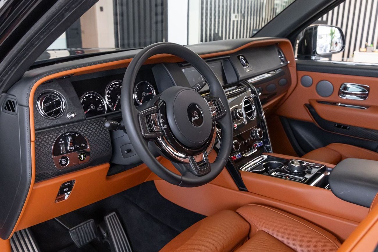 رولز رويس كولينان Rolls-Royce Cullinan | Black Badge | GCC Specs | Dealer Warranty & Service Contract (AGMC) | 2022