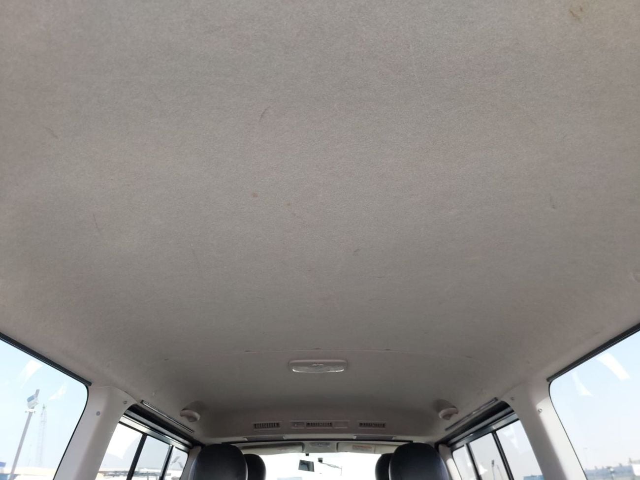 تويوتا هاياس TOYOTA HIACE VAN RHD 2004 MODEL 2.0 L PETROL AUTOMATIC(PM02513)