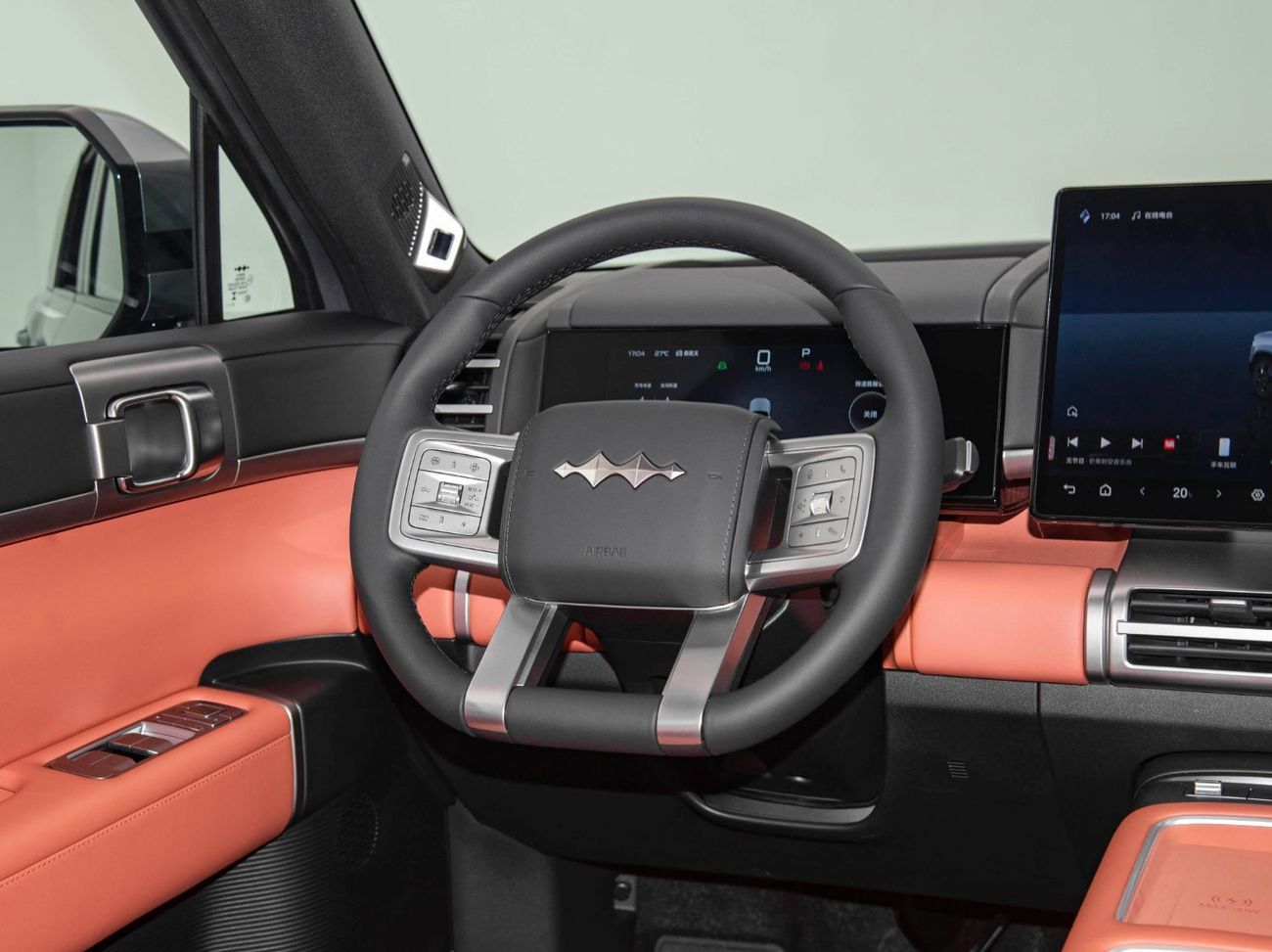 بي واي دي ليوبارد تيتانيوم 7 190KM Four-Wheel Drive Ultra Edition