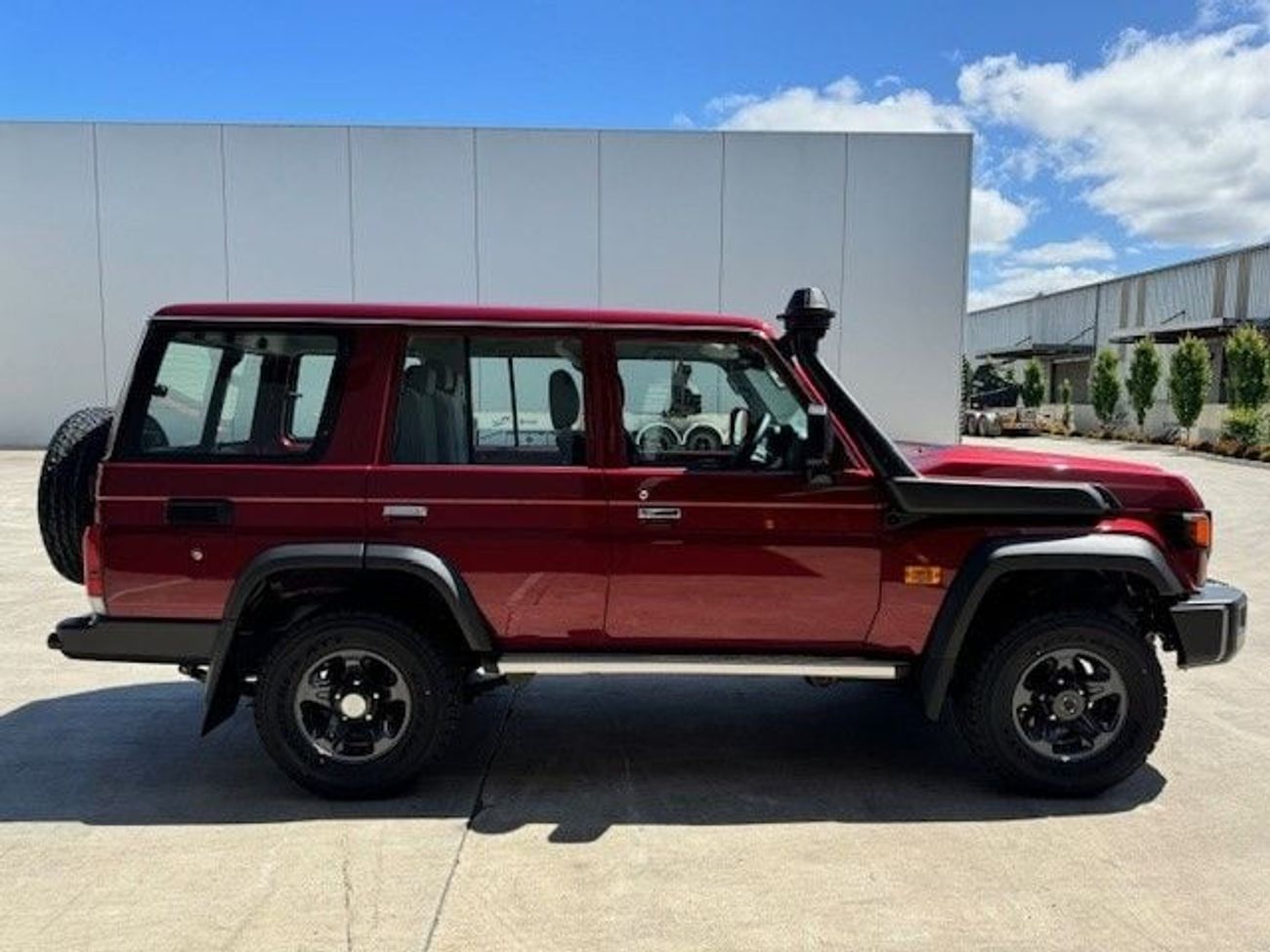 تويوتا لاند كروزر 70 AUTO DIESEL 2.8