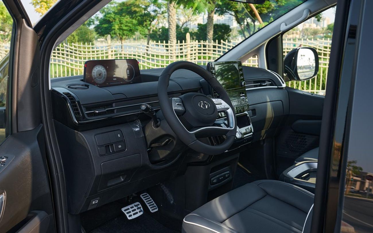 Hyundai Staria 3.5L Luxury (7 Seater)