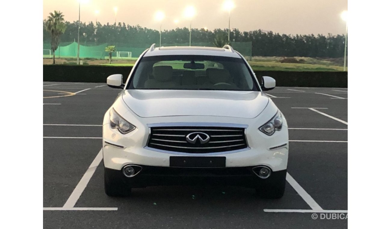 Infiniti QX70 Luxury Plus MODEL 2014 GCC CAR PERFECT CONDITION INSIDE AND OUTSIDE FULL OPTION SUN ROOF LEATHER SEA