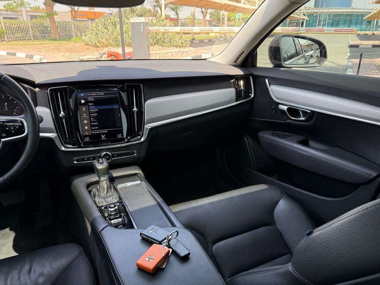 Volvo S90 T5 Momentum 2.0L  VOLVO S90T5 UNLIMITED BRIGHT MOMENTUM 2021 GCC FULL SERVICE HI