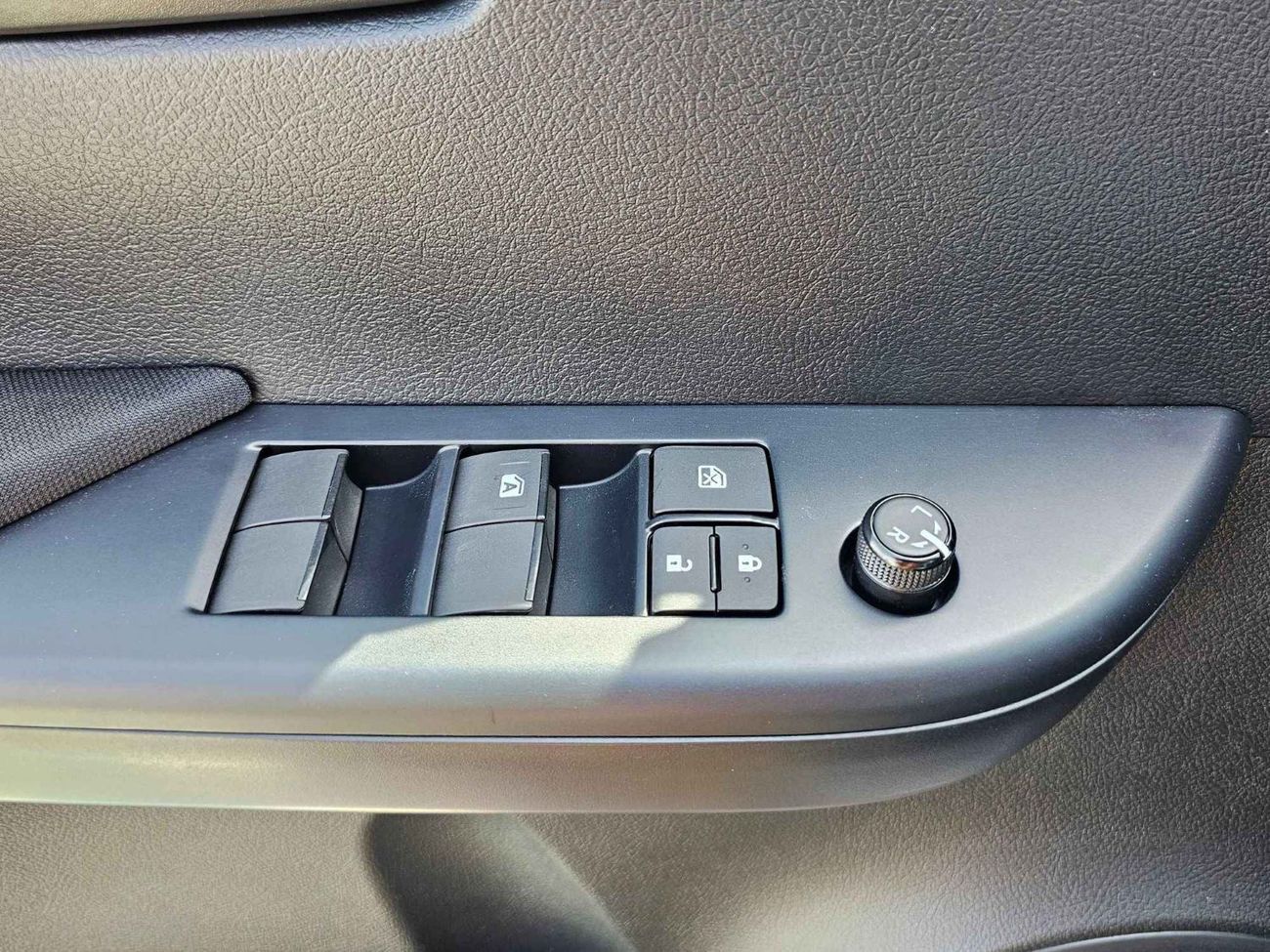 Toyota Hilux NARROW BODY / 2.7L PETROL / POWER WINDOWS / 4WD (CODE # HPDN5AV2)