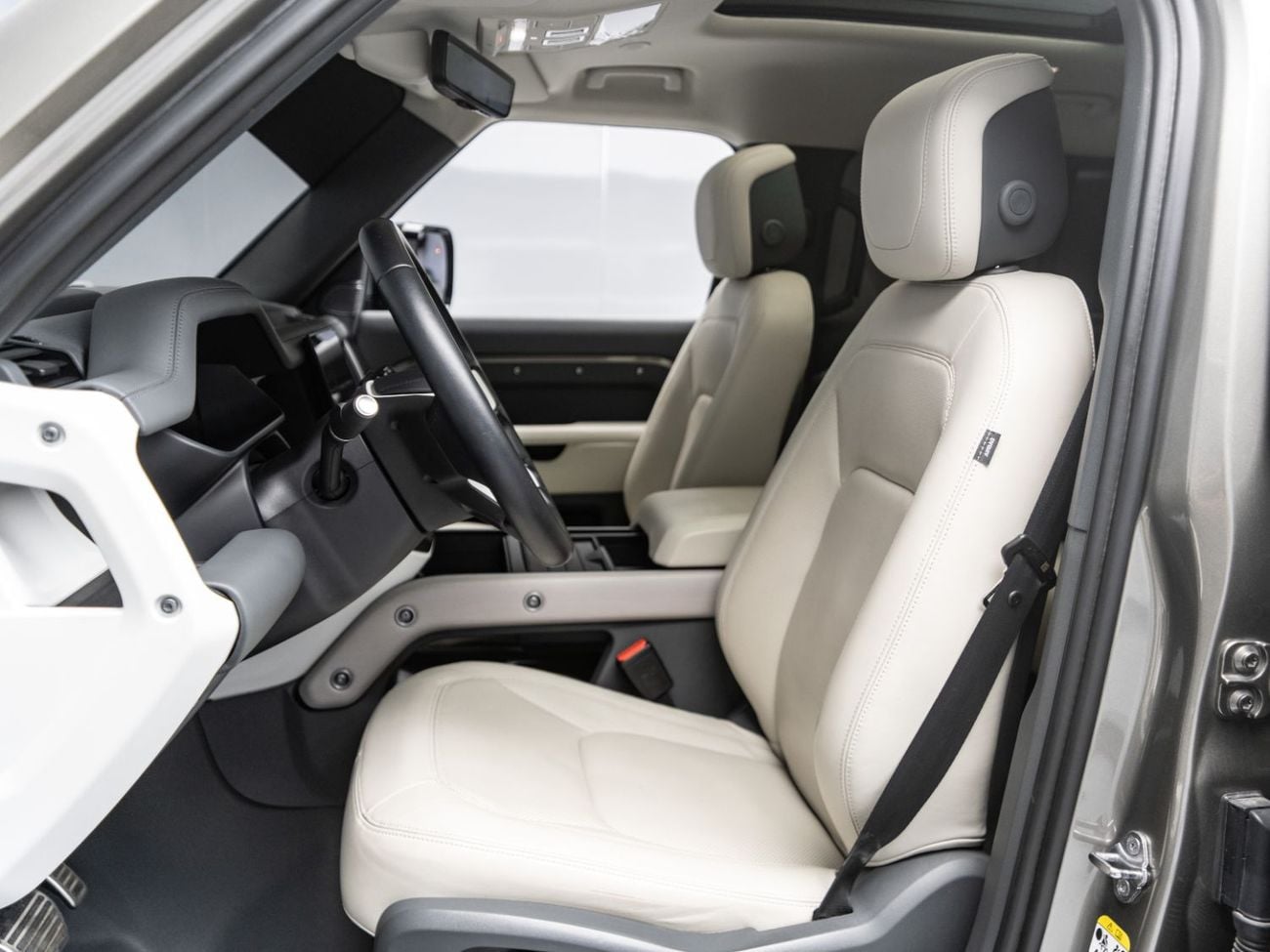 Land Rover Defender 110 HSE P400 BUY NOW, PAY 2027 | THE BLACKLINE STANDARD | 2029 Land Rover Warranty + Service Contract, G