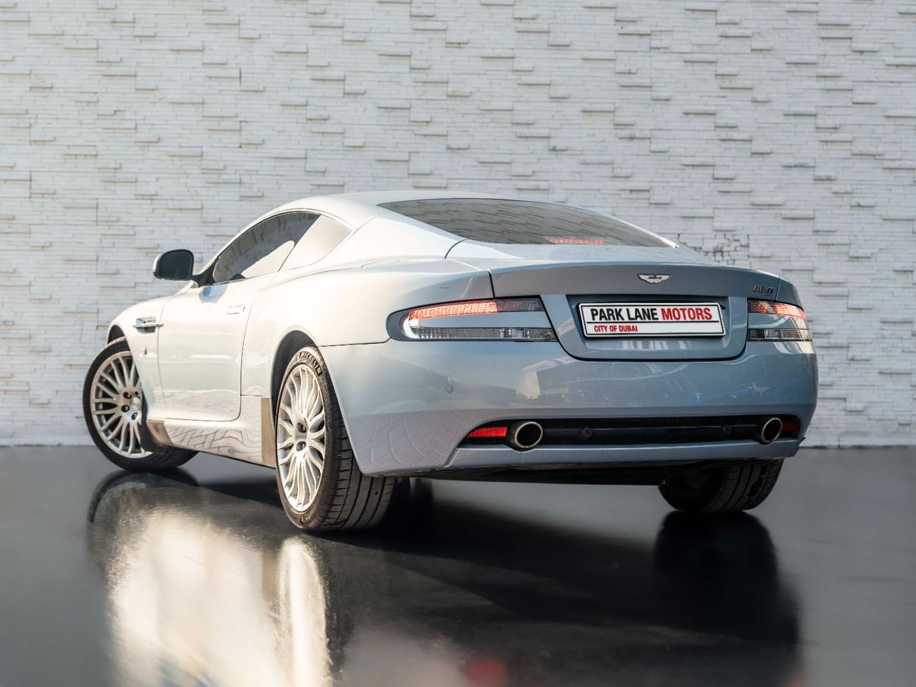 Aston Martin DB9