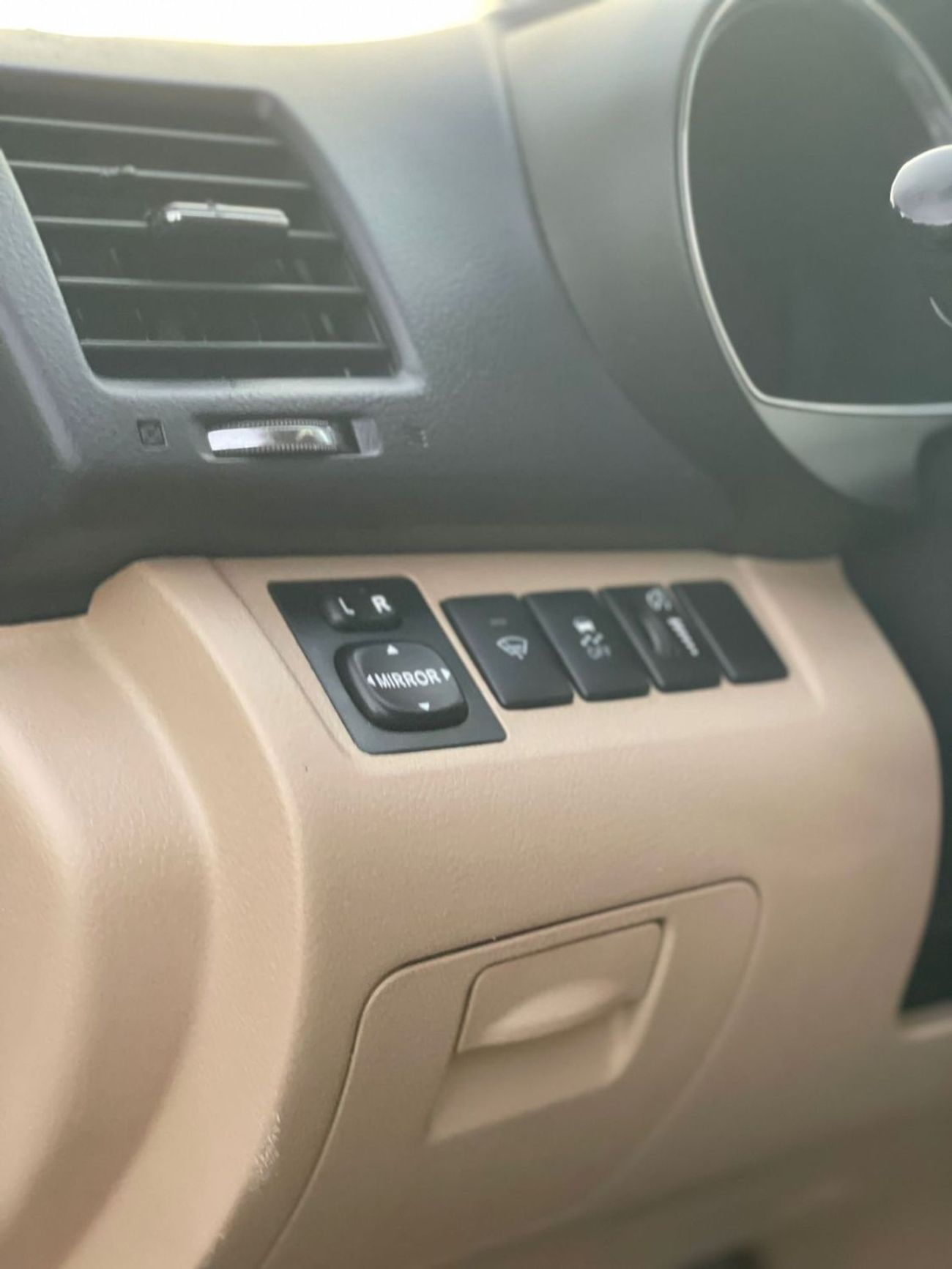 Toyota Highlander 2013 Toyota Highlander MidOption+ 3.5L V6 - AWD 4x4 - Electric Seats - 7 Seater With Rear CAM -