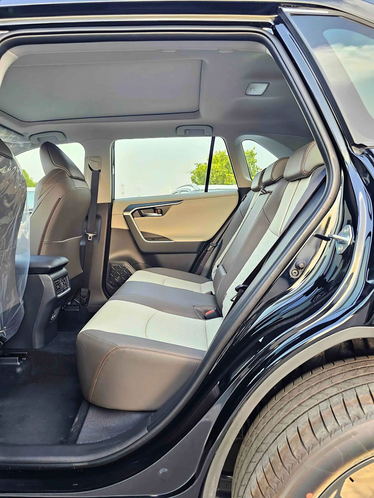 تويوتا راف ٤ Adventure, Full Option 2.5L / AWD With Panoramic Roof, Driver Power Seat  (CODE #  RADVP)