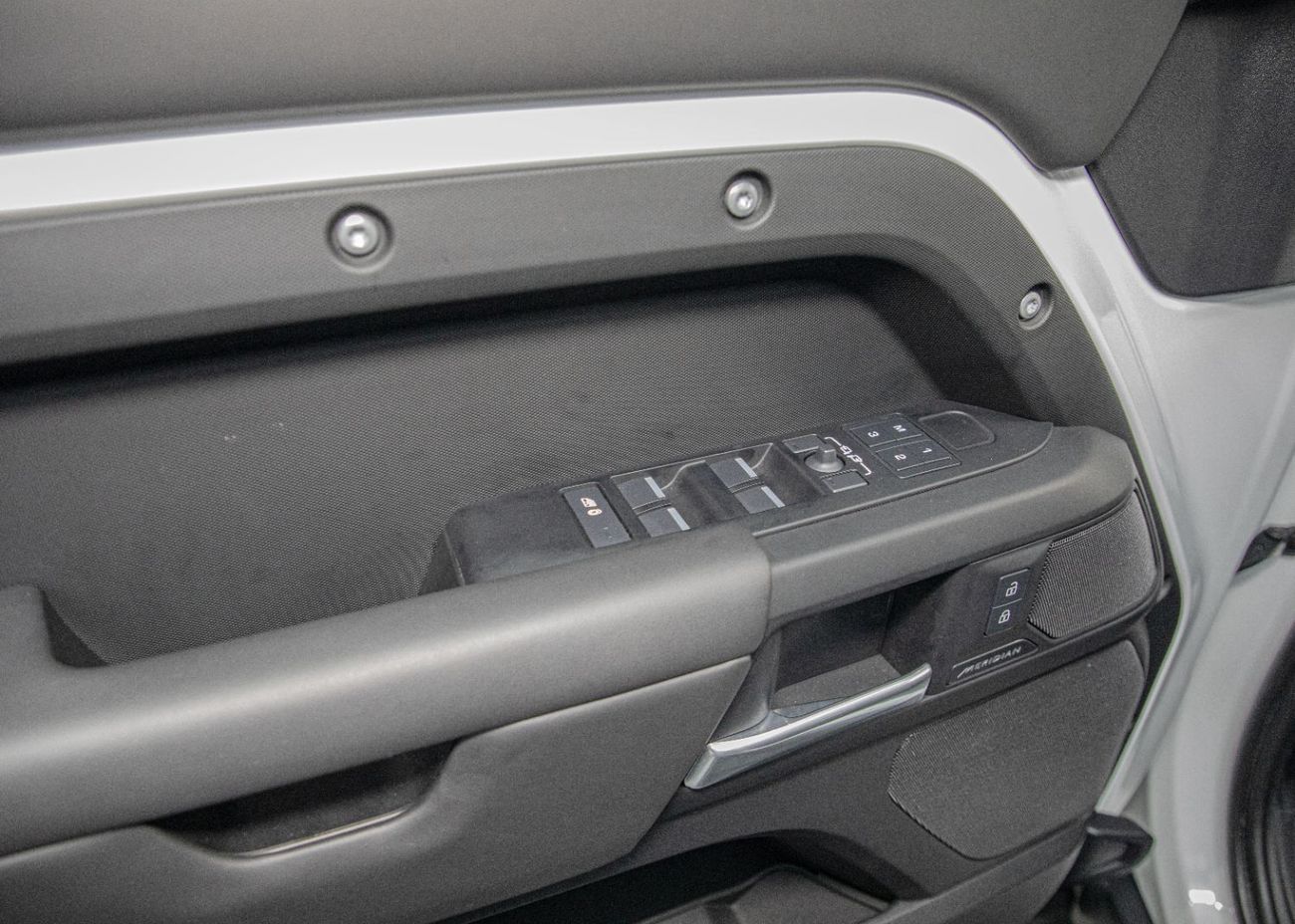 Land Rover Defender P300 110 2.0L (5 Seater)