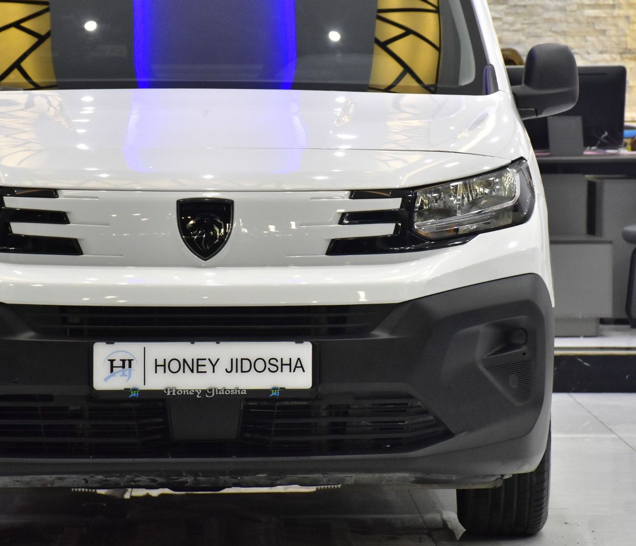 بيجو بارتنر EXCELLENT DEAL for our Peugeot Partner Chiller ( 2025 Model ) in White Color GCC Specs