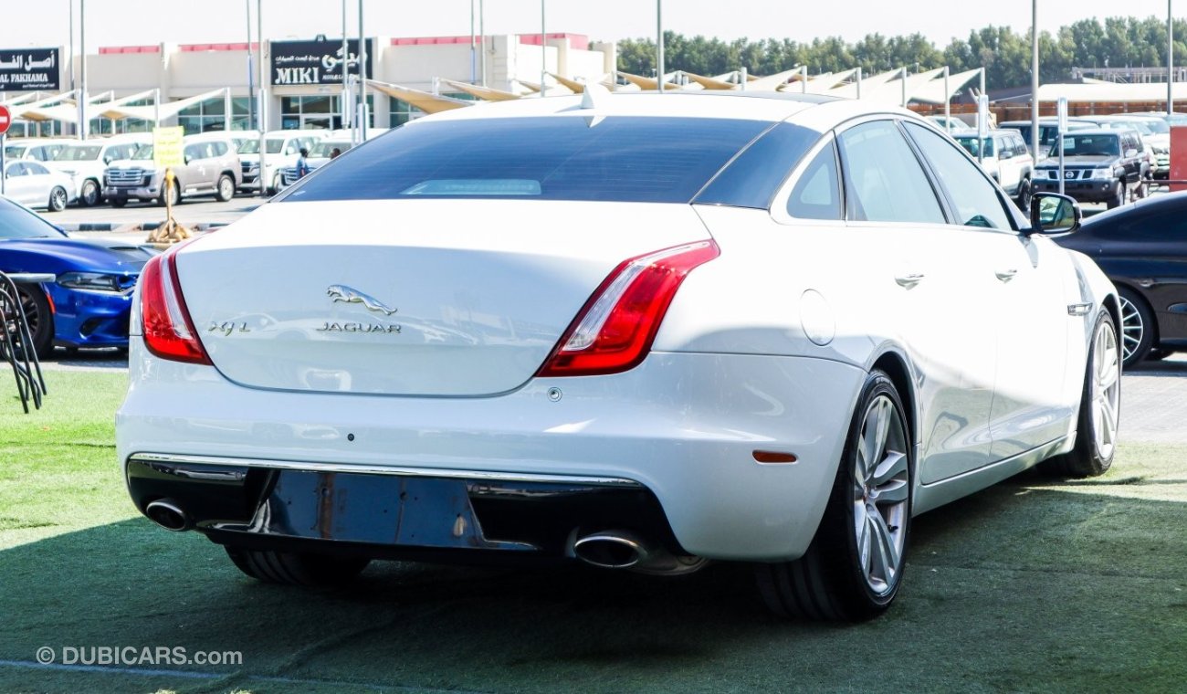 Jaguar XJ