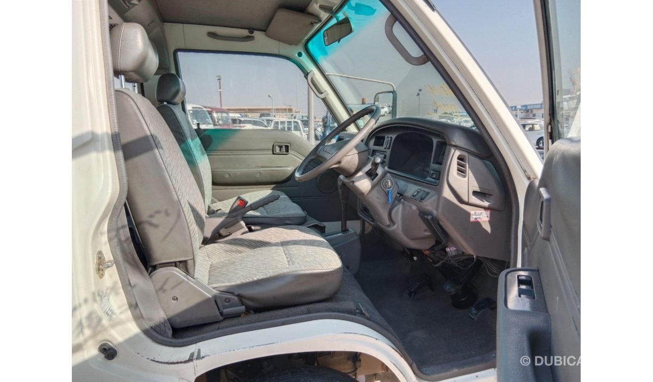 نيسان كارافان NISSAN CARAVAN VAN RIGHT HAND DRIVE (PM1176)