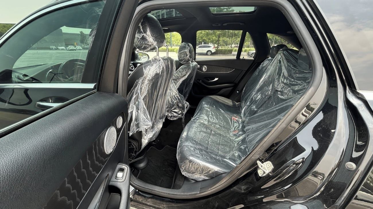 مرسيدس بنز GLC 300 4MATIC 2.0L