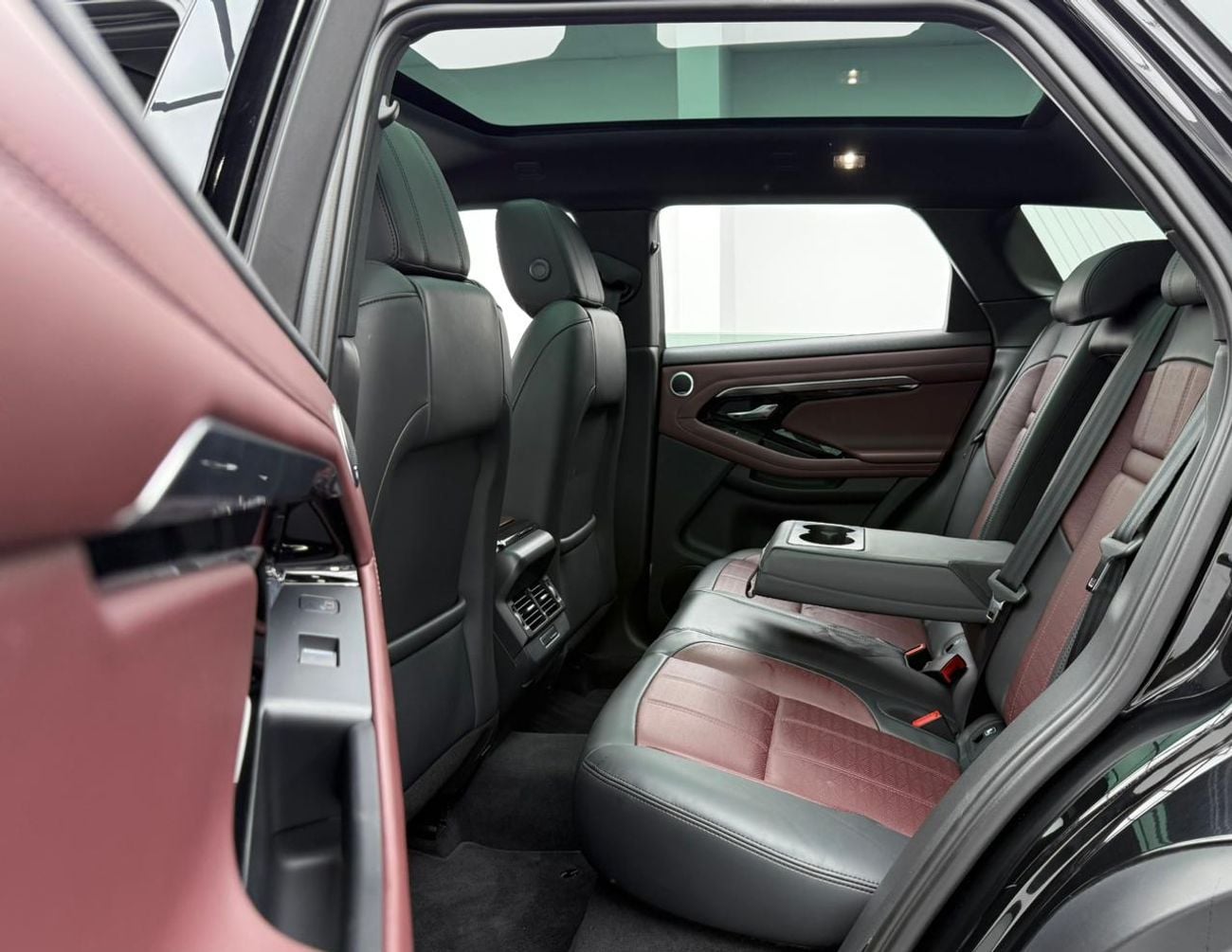 لاند روفر رانج روفر إيفوك P250 R-Dynamic HSE 2.0L 2021 Range Rover Evoque P250 R-Dynamic HSE, 2026 RR Warranty, 2029 RR Servic