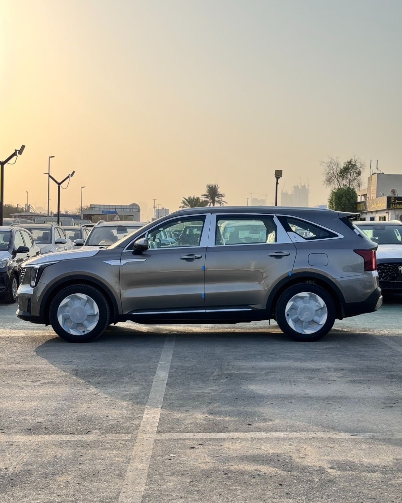 كيا سورينتو KIA SORENTO 1.6L (HYBRID) - BROWN 2025 MODEL -MID OPTION