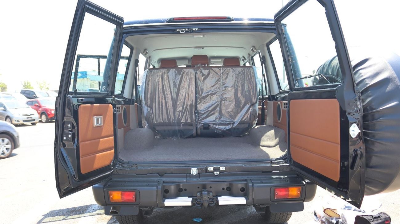 Toyota Land Cruiser 70 LC 76 | LX | 4.0L | V6 Automatic | GCC Specification