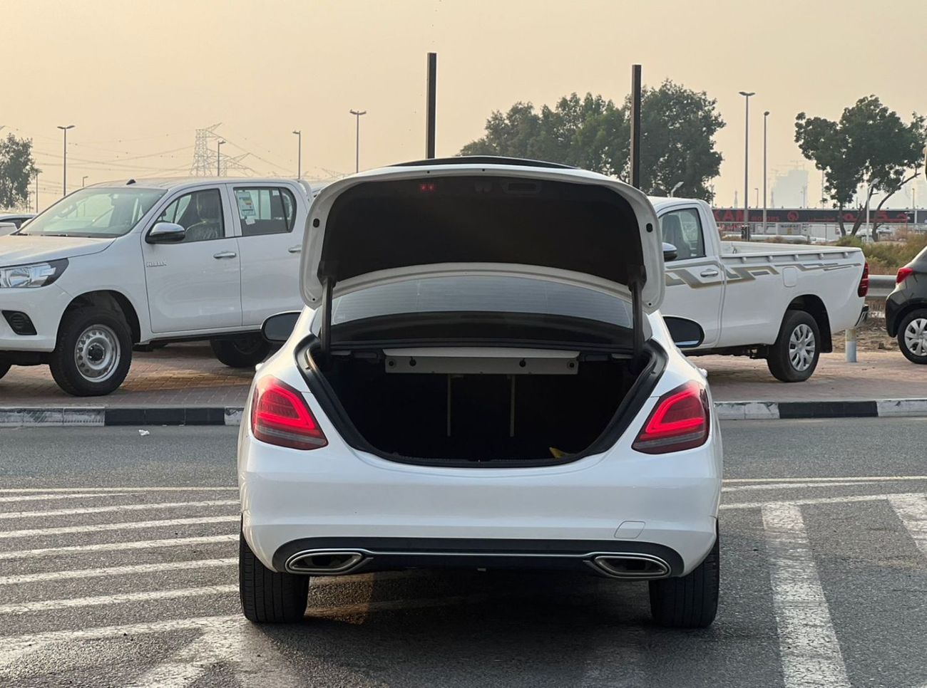 مرسيدس بنز C 300 2021 Mercedes Benz C300 4Matic - 2.0L V4 AWD- Full Option - 360* CAM - Radar & Sensors - Sunroof