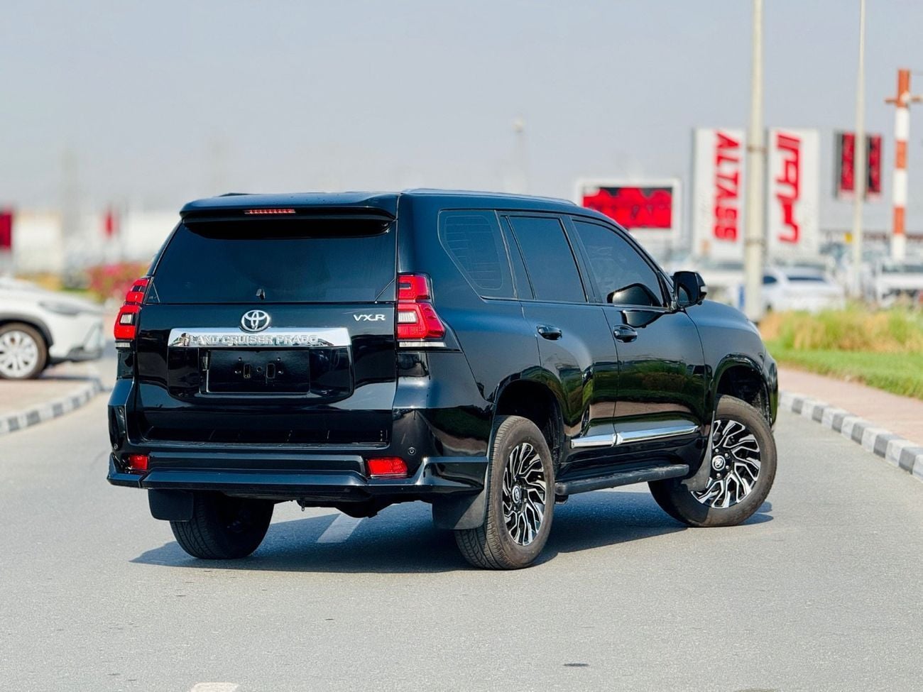 Toyota Prado VXR Toyota Prado Fuel Petrol cylinder 4 black colour outside and beige inside