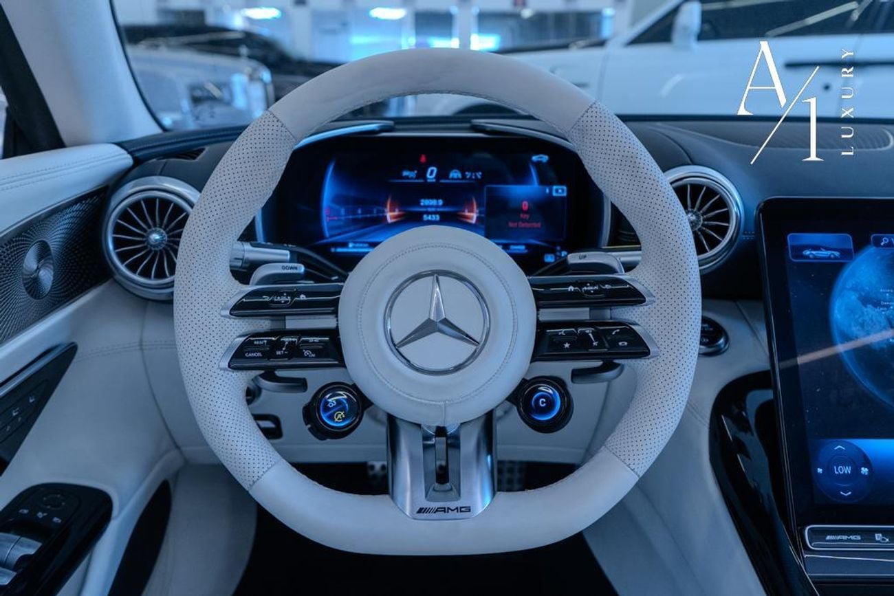 مرسيدس بنز SL 43 AMG 2023 Mercedes Benz SL43 AMG Roadster Maybach Edition, Warranty, Full Options, Very Low Kms