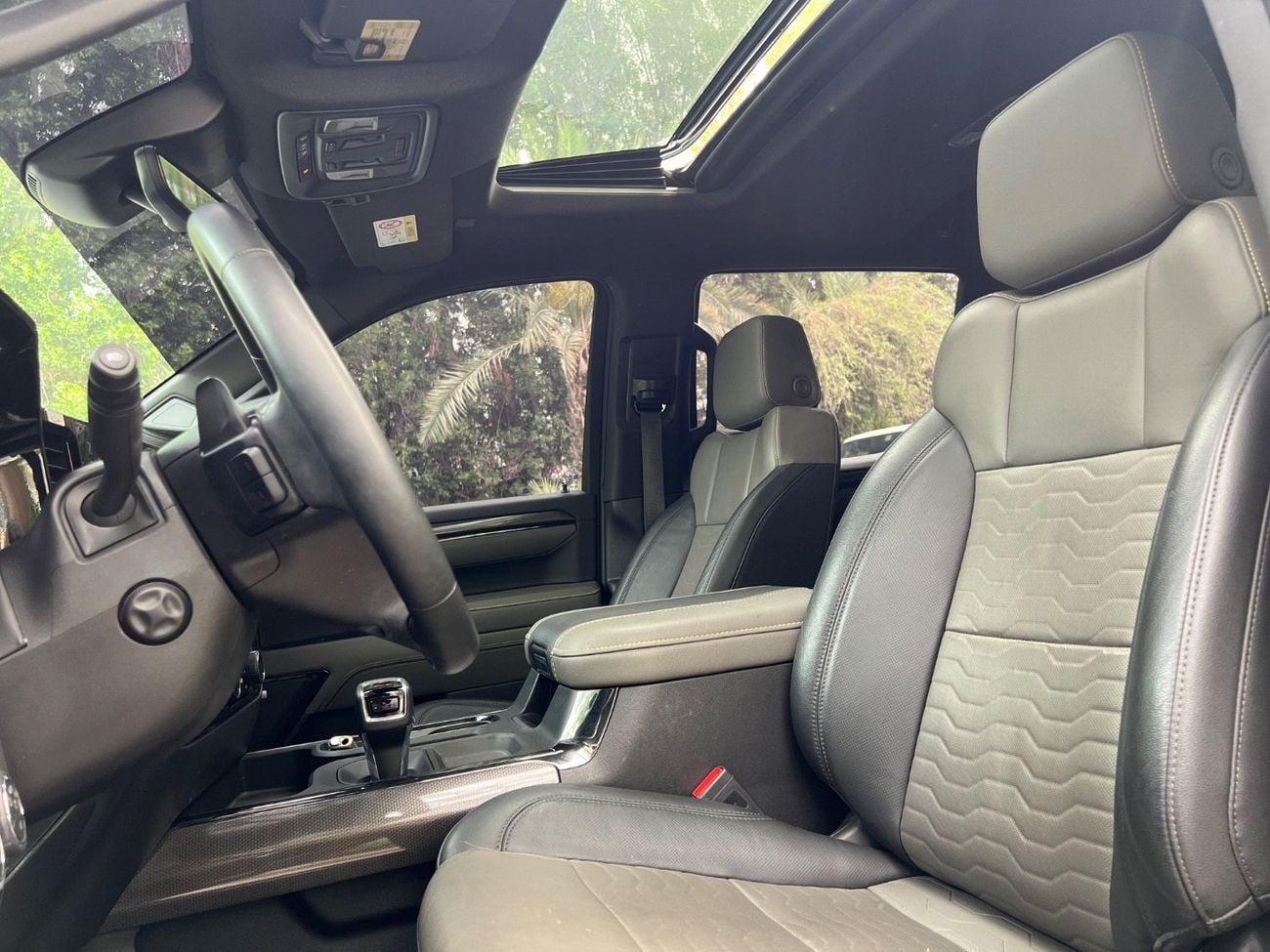 شيفروليه سيلفارادو 2023 Chevrolet Silverado ZR2 | 6.2L V8 | GCC Specs | Accident-Free