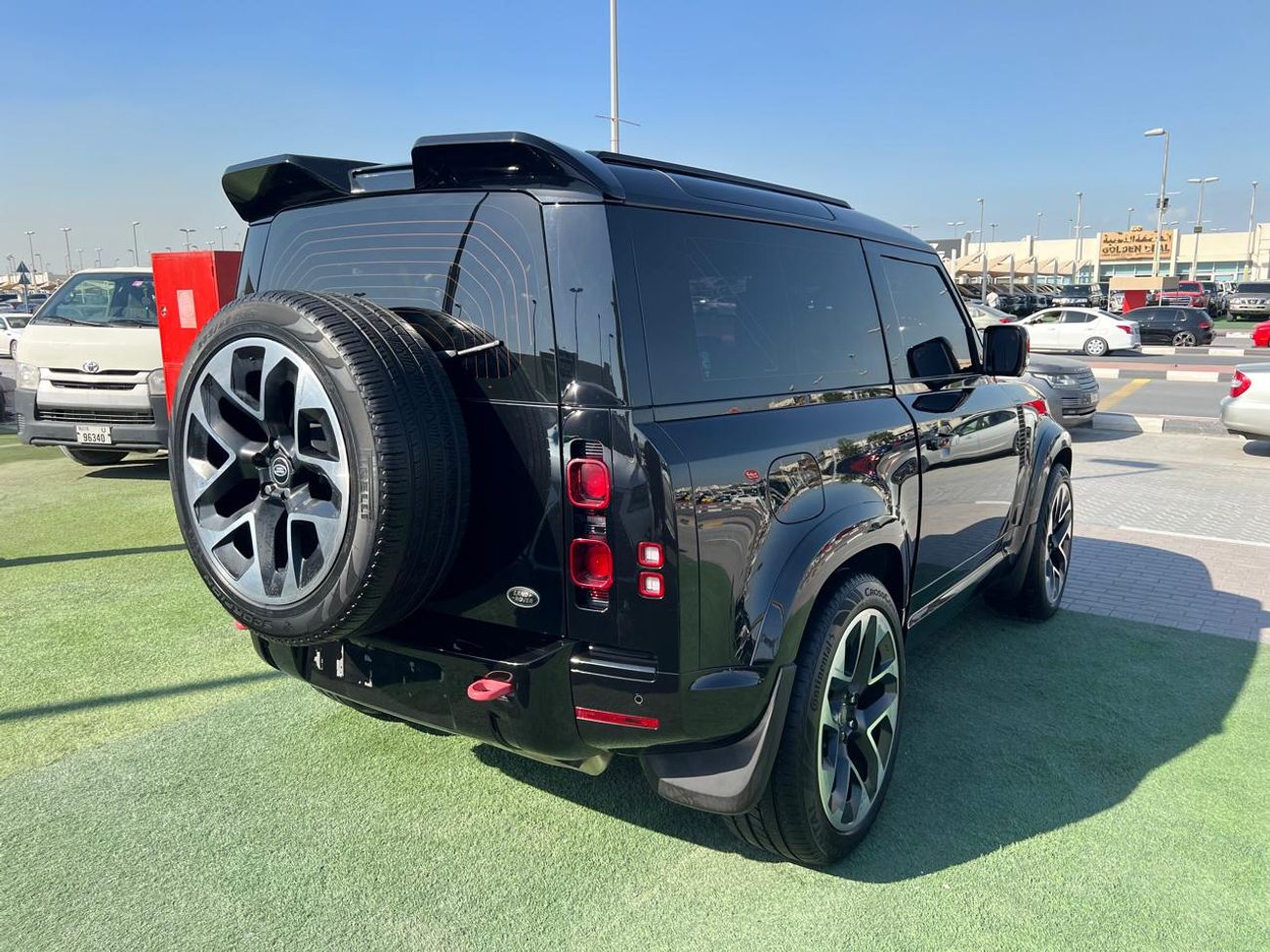 لاند روفر ديفندر P400 90 HSE 3.0L (5 Seater)