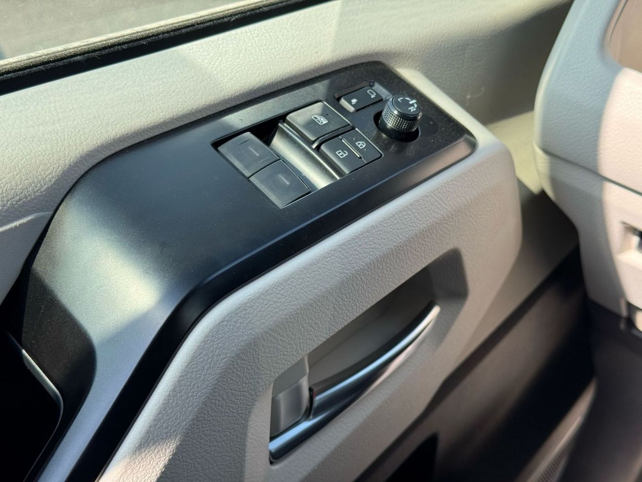 Toyota Hiace ECTARC001- 2026 Toyota Hiace Hrf Pass Van - 3.5L Petrol Auto - GL